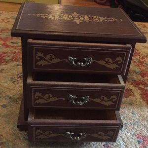 Wooden jewelry box